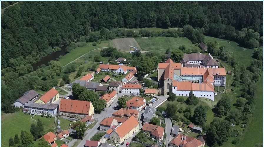 Zlatá Koruna Monastery