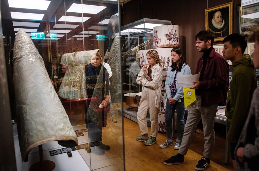 Didaktický program DAR SLAVNOSTI, výstava Šlechtické slavnosti a zábavy, Galerie Mincovna, SHZ Český Krumlov, září 2022, foto J. Sajtlová Didaktický program DAR SLAVNOSTI, výstava Šlechtické slavnosti a zábavy, Galerie Mincovna, SHZ Český Krumlov, září 2022, foto J. Sajtlová